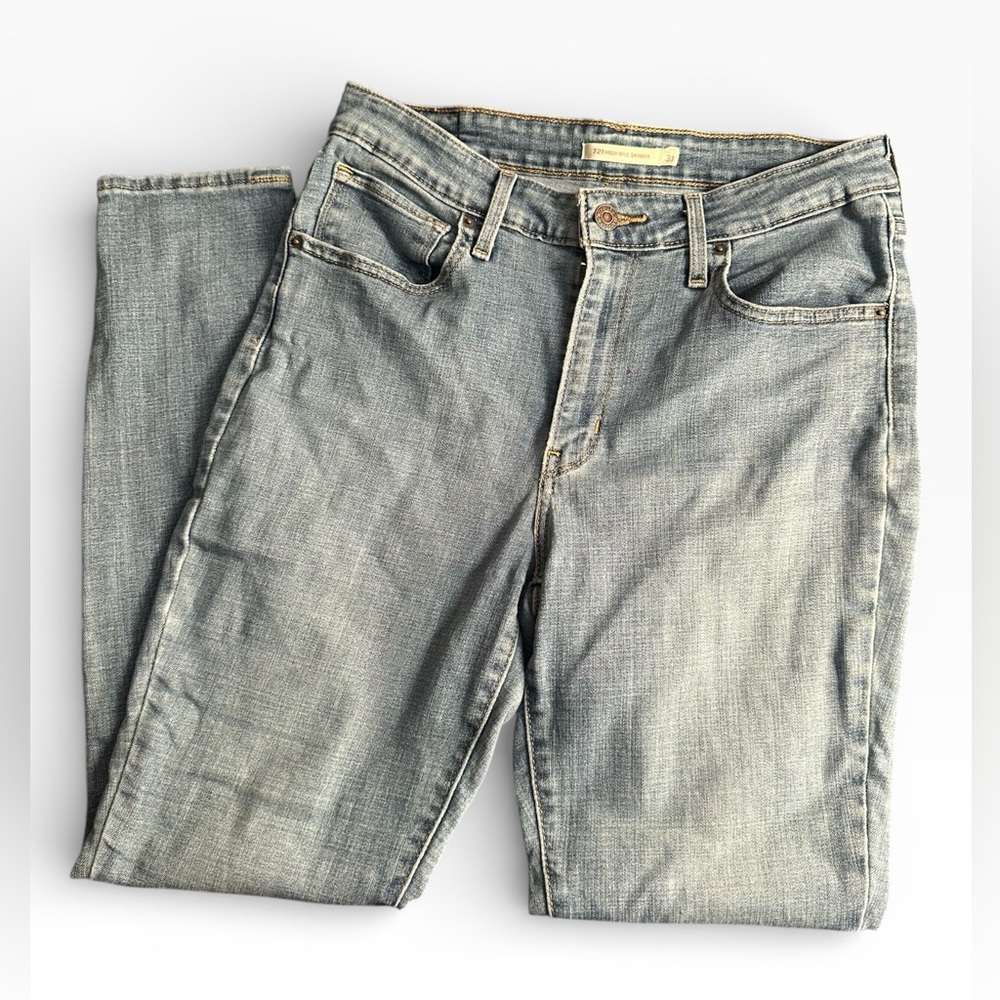 Levi’s Classic Blue woman’s high rise skinny Jeans